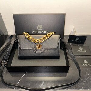 Versace Black Authentic La Medusa Chain Flap Crossbody Bag Medusa Gold Wallet Ne